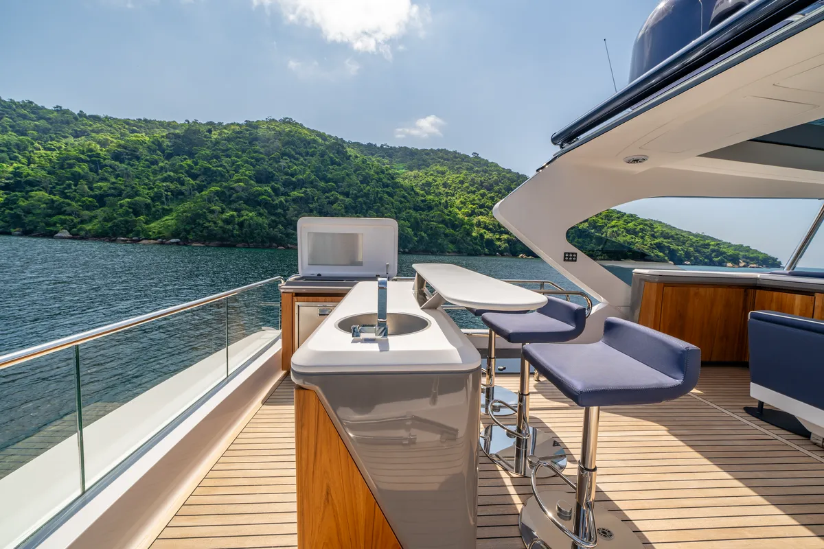 Intermarine 70 — Flybridge (2 de 6)