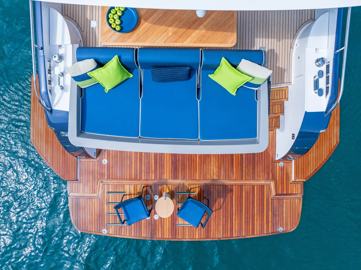 Intermarine 70 — Flybridge (1 de 6)