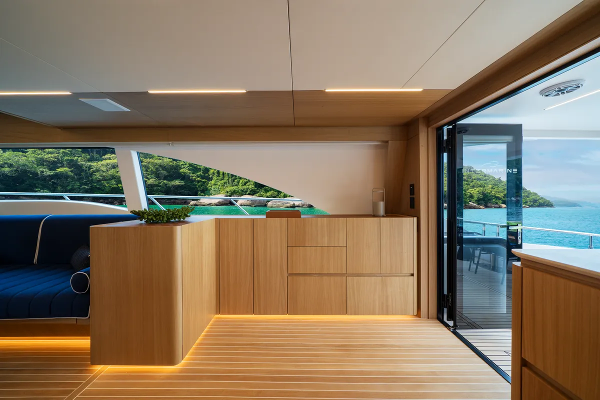 Intermarine 70 — Salão (3 de 4)