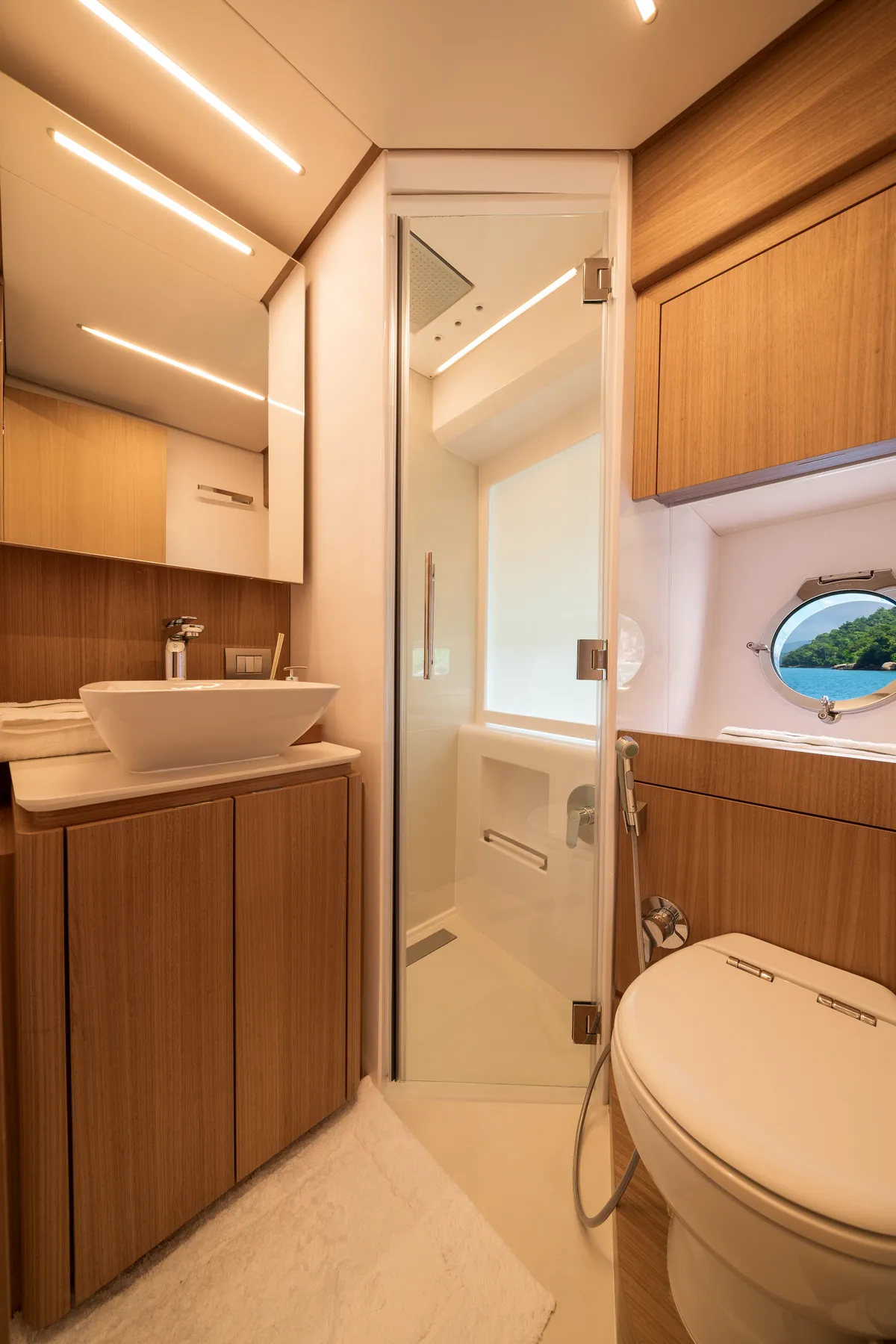 Intermarine 70 — Suítes (6 de 8)