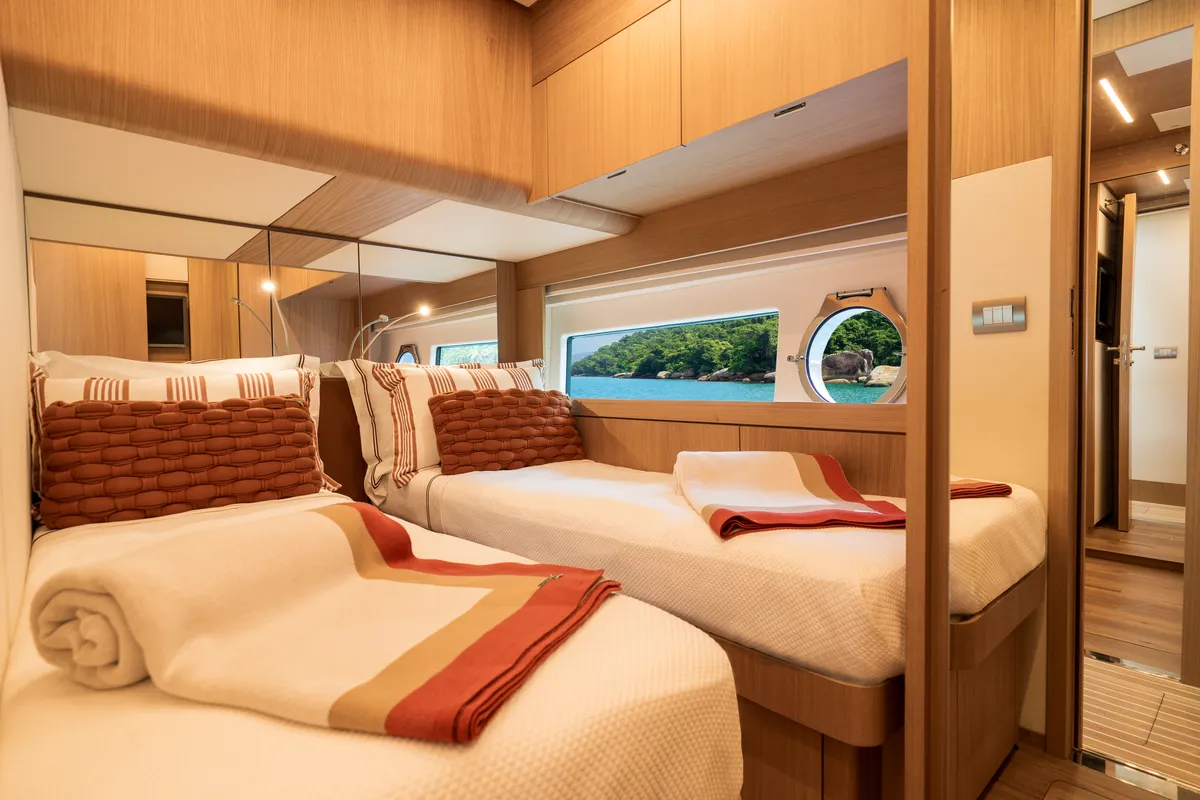 Intermarine 70 — Suítes (3 de 8)